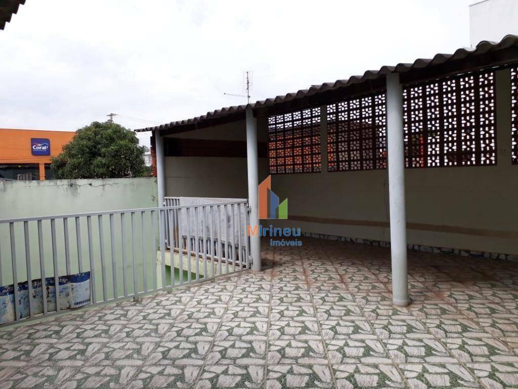 Casa à venda com 3 quartos, 200m² - Foto 12