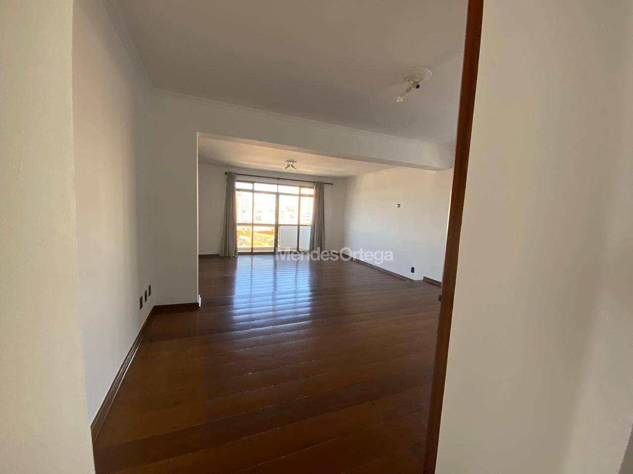 Apartamento para alugar com 3 quartos, 206m² - Foto 13