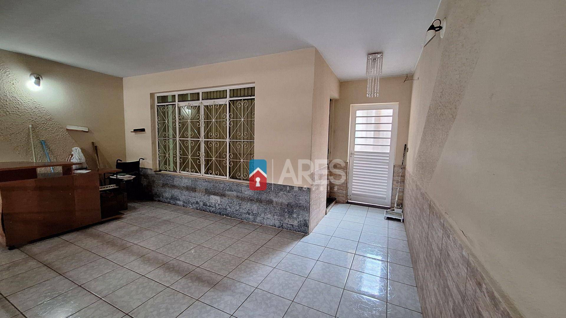 Casa para alugar com 2 quartos, 140m² - Foto 2