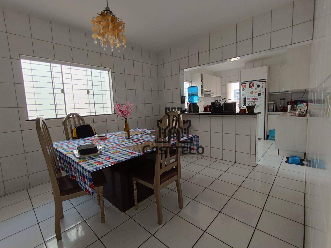 Casa à venda com 3 quartos, 162m² - Foto 1