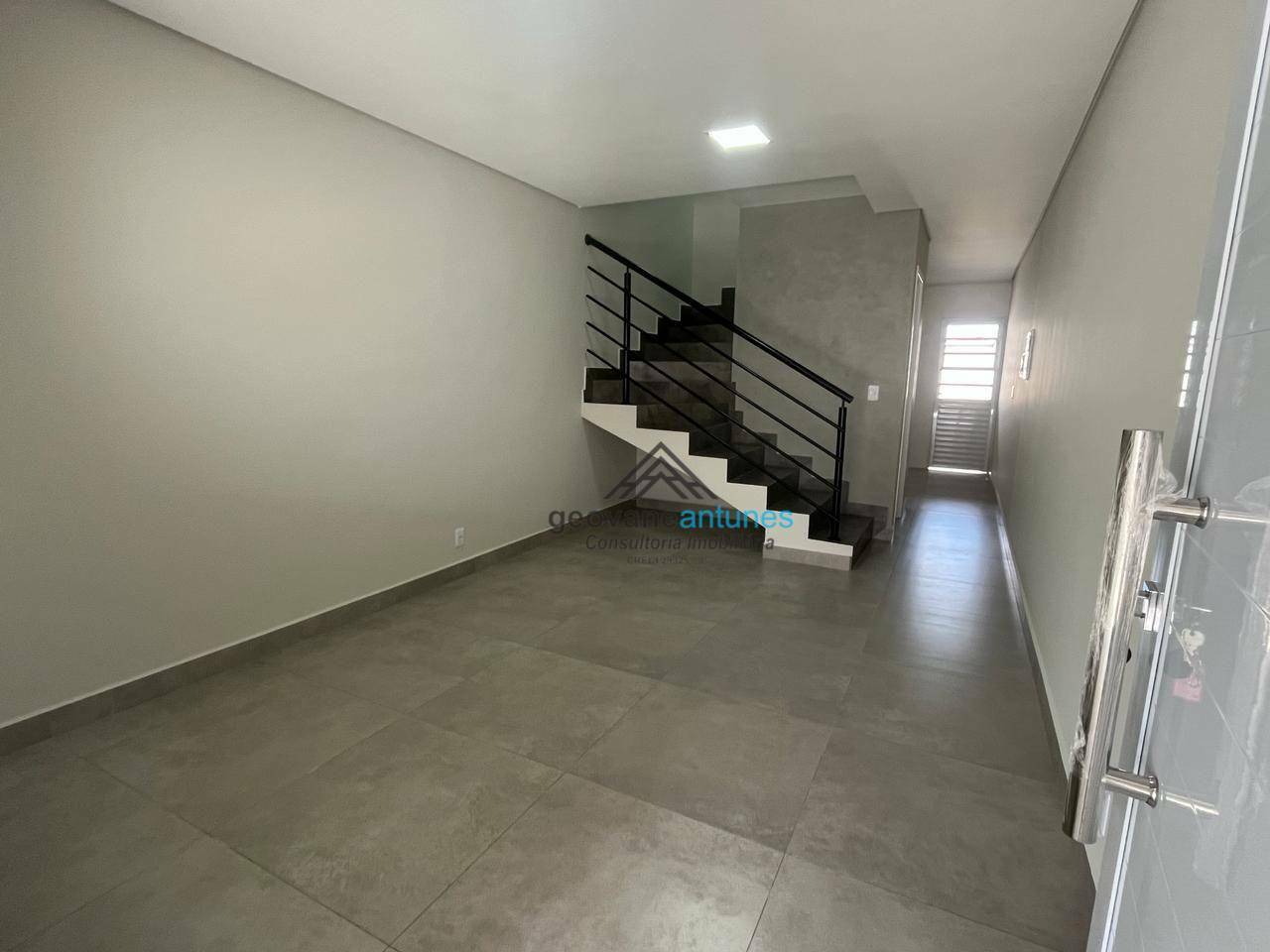 Casa à venda com 3 quartos, 95m² - Foto 2