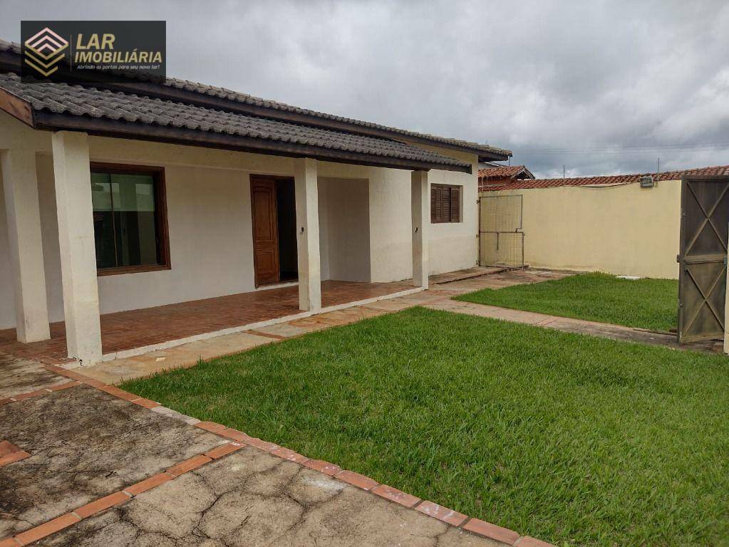 Casa para alugar com 3 quartos, 180m² - Foto 1