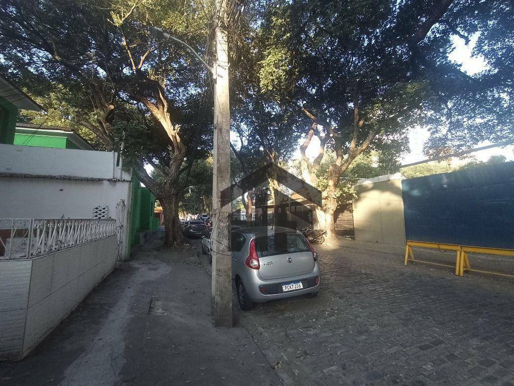 Casa para alugar com 4 quartos, 200m² - Foto 19