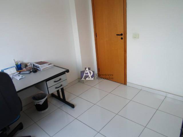 Apartamento à venda com 2 quartos, 67m² - Foto 13