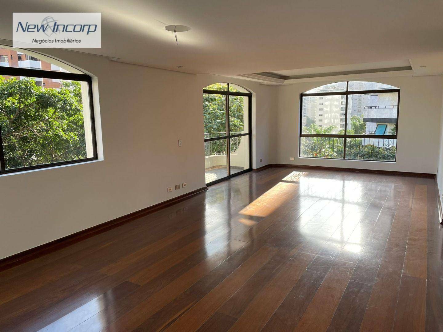 Apartamento à venda com 4 quartos, 190m² - Foto 1