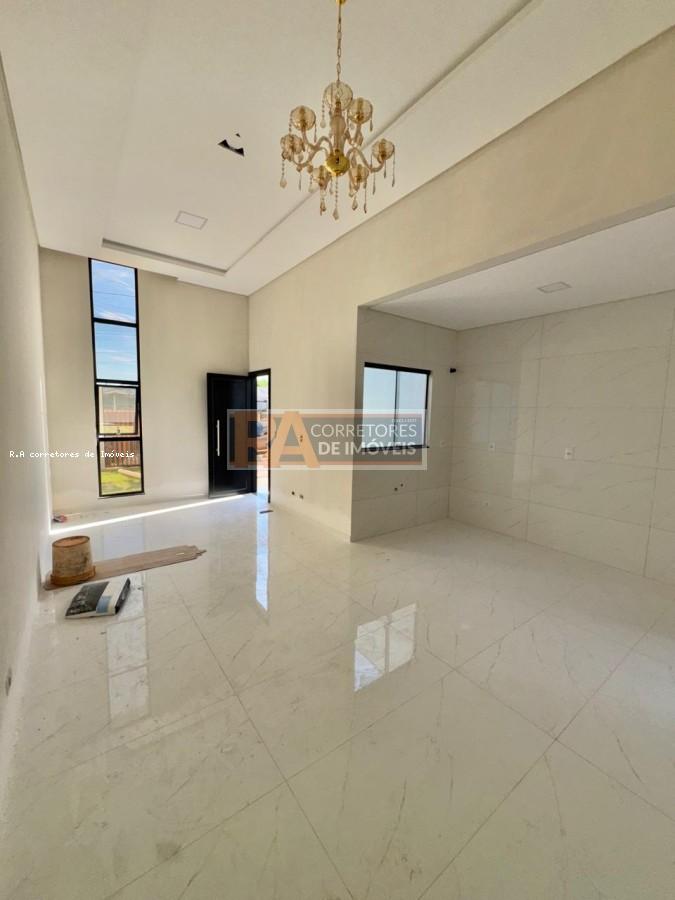 Casa à venda com 2 quartos, 140m² - Foto 4