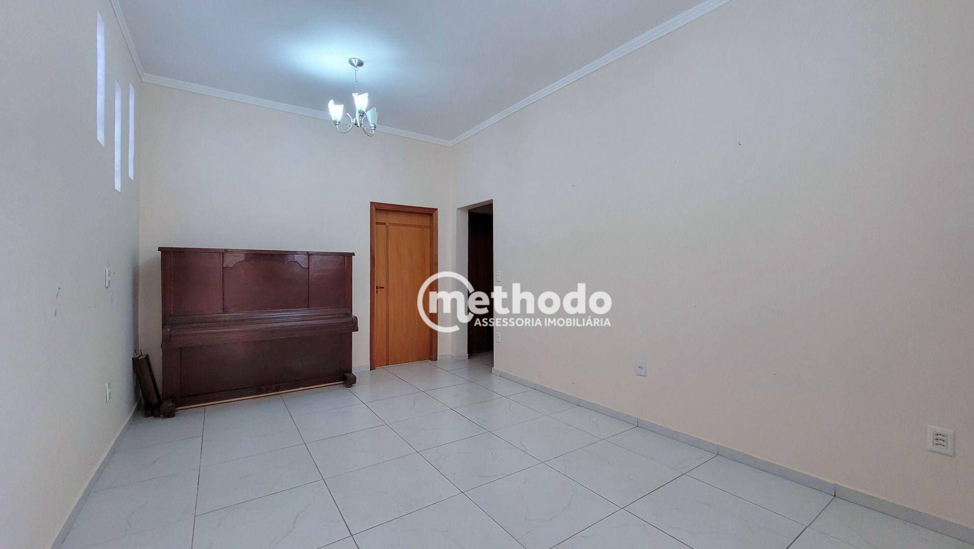 Casa à venda com 6 quartos, 250m² - Foto 4