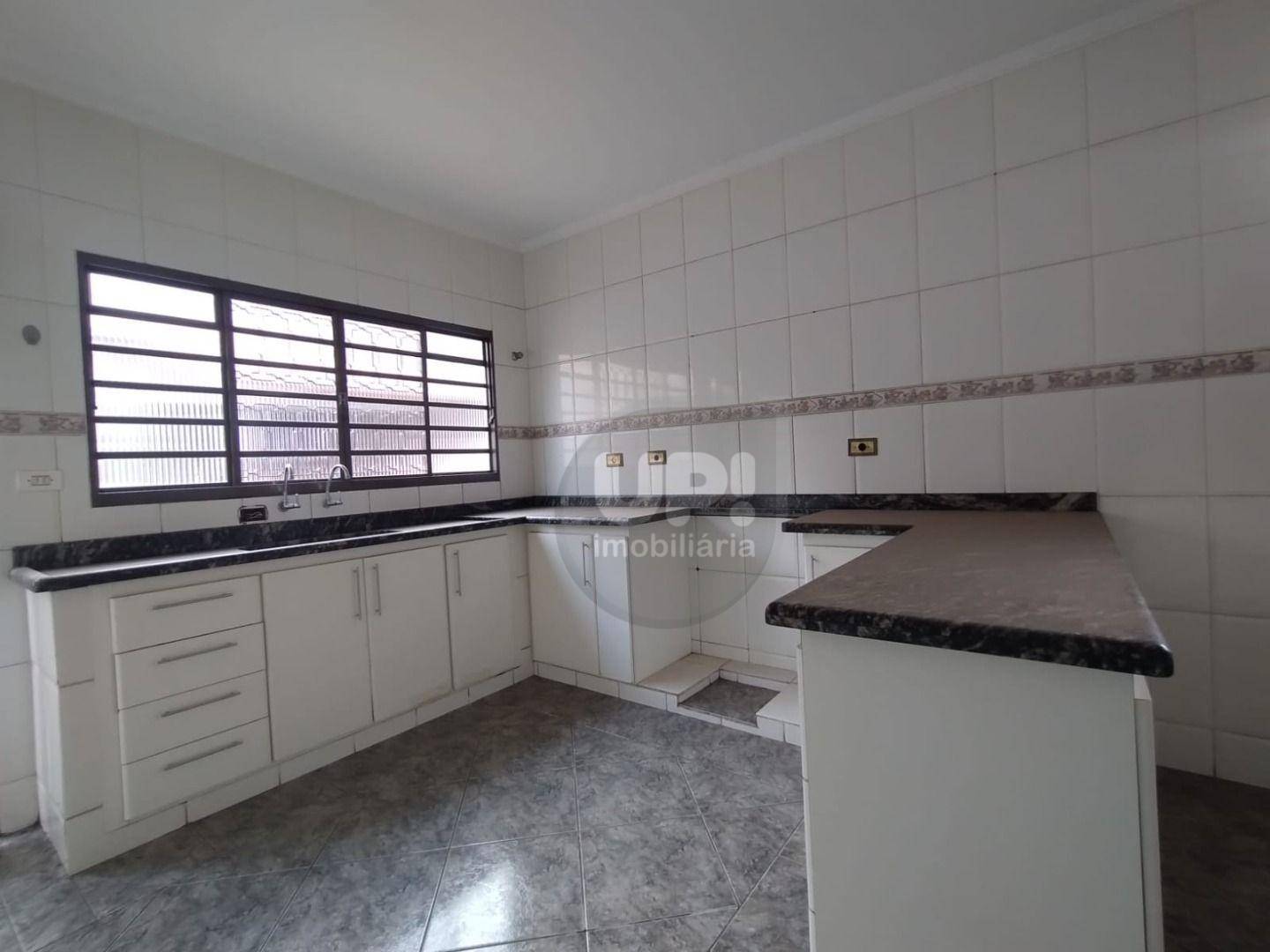 Casa à venda com 3 quartos, 174m² - Foto 1