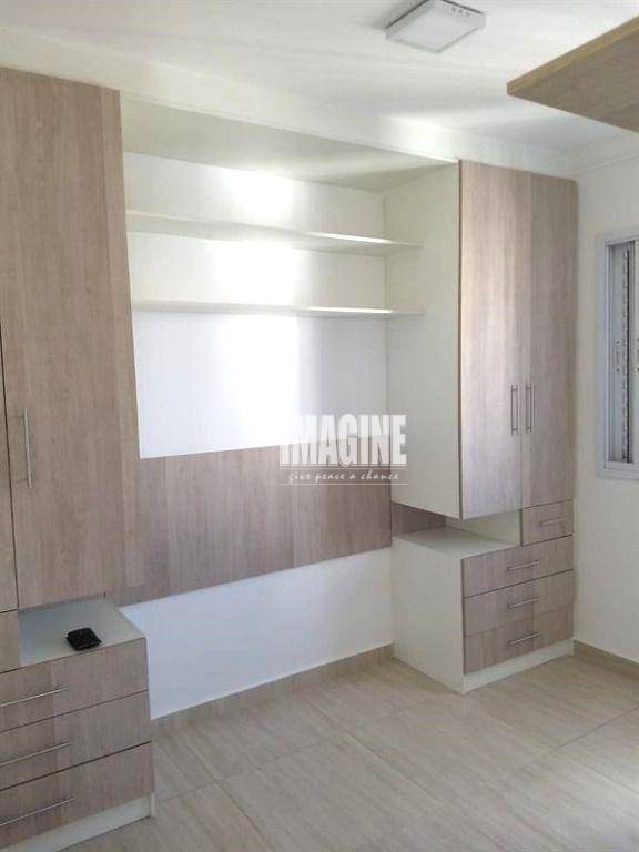 Apartamento à venda com 2 quartos, 42m² - Foto 4