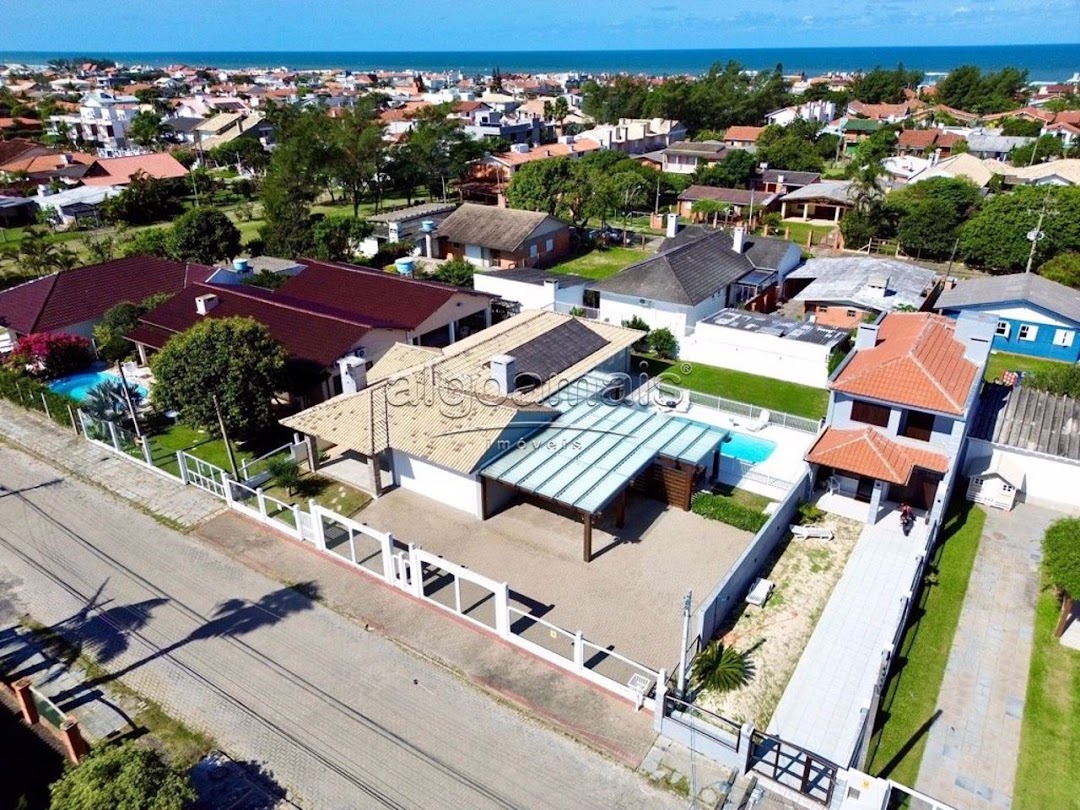 Casa à venda com 4 quartos, 600m² - Foto 2