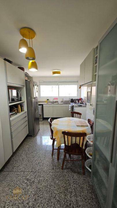 Apartamento à venda com 4 quartos, 240m² - Foto 9