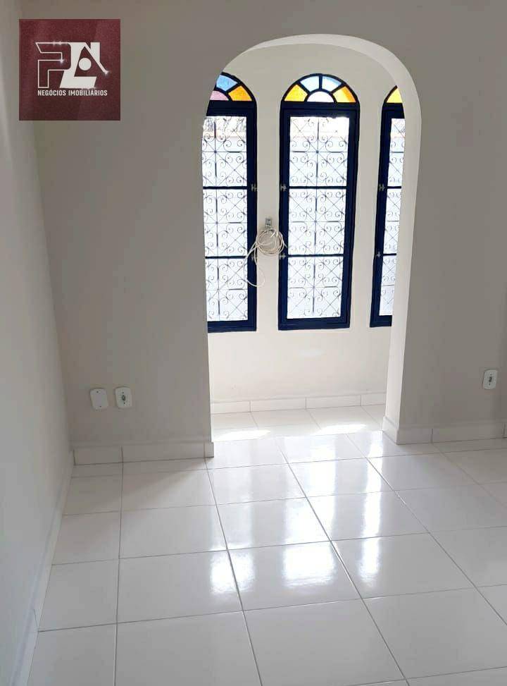 Casa à venda com 3 quartos, 199m² - Foto 2