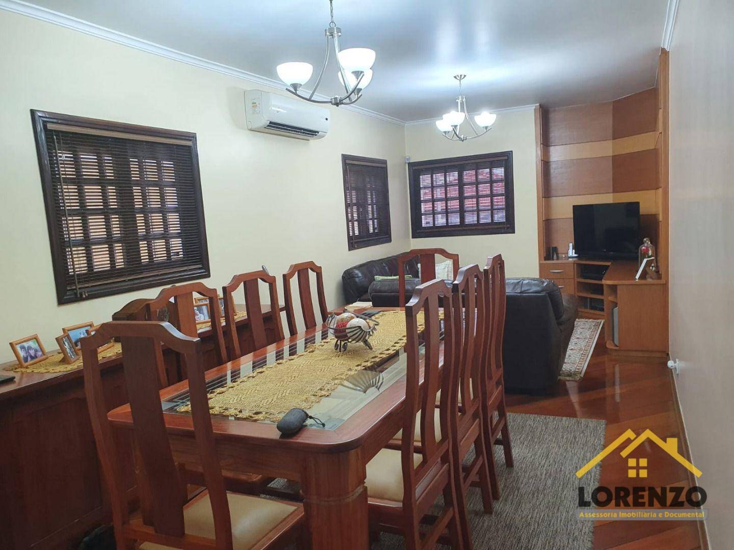 Sobrado à venda com 3 quartos, 202m² - Foto 1