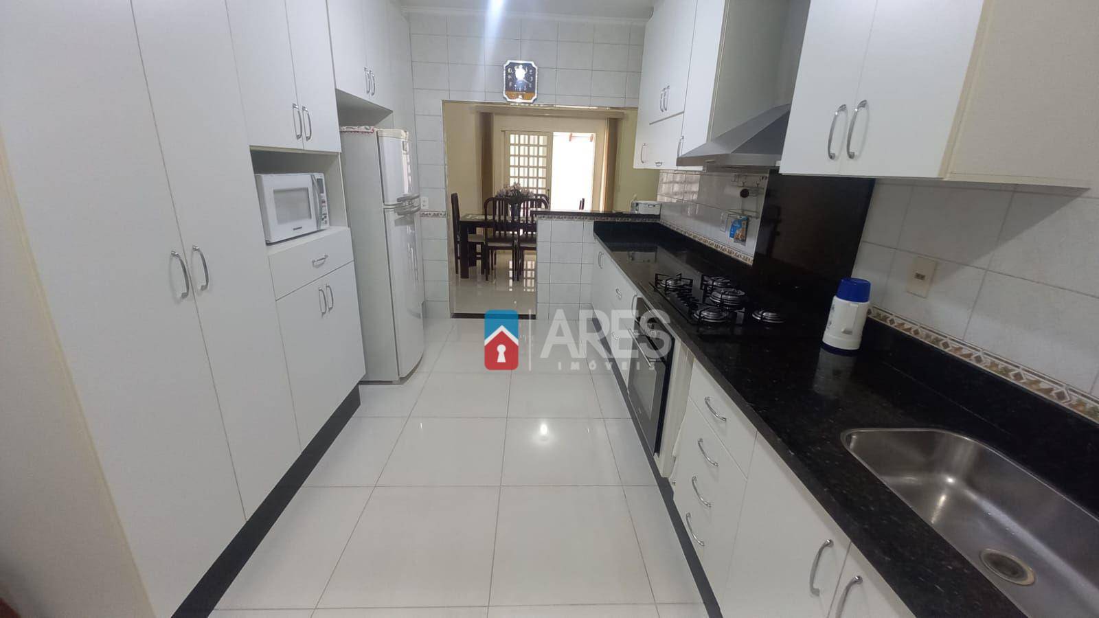 Casa à venda com 3 quartos, 179m² - Foto 14