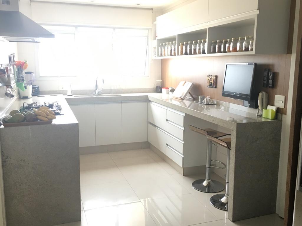 Apartamento à venda com 3 quartos, 213m² - Foto 9