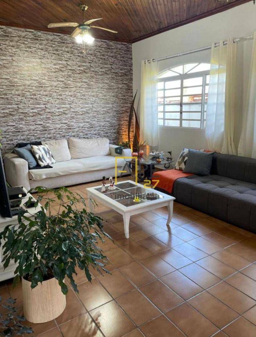 Casa à venda com 3 quartos, 200m² - Foto 1