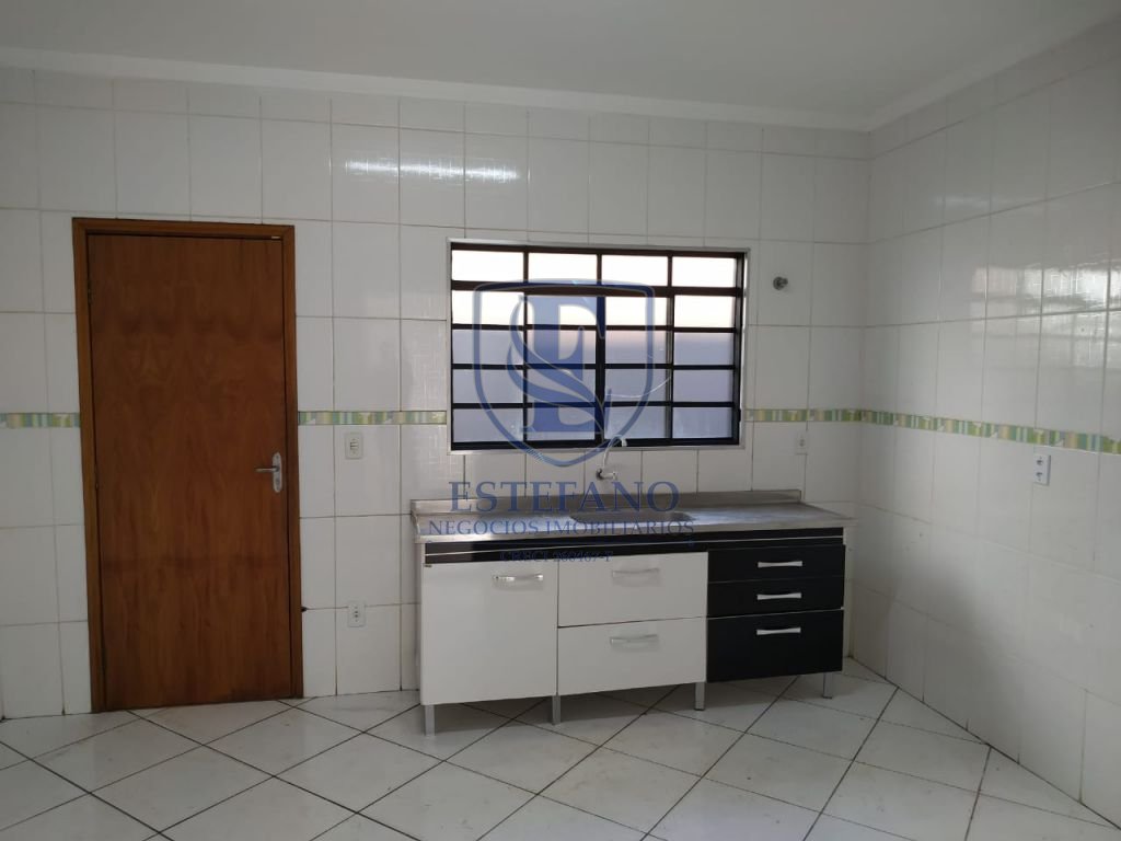 Casa para alugar com 3 quartos, 200m² - Foto 4