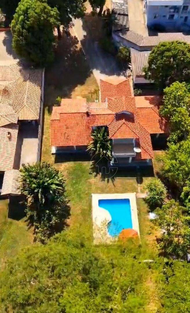 Casa à venda com 4 quartos, 384m² - Foto 1