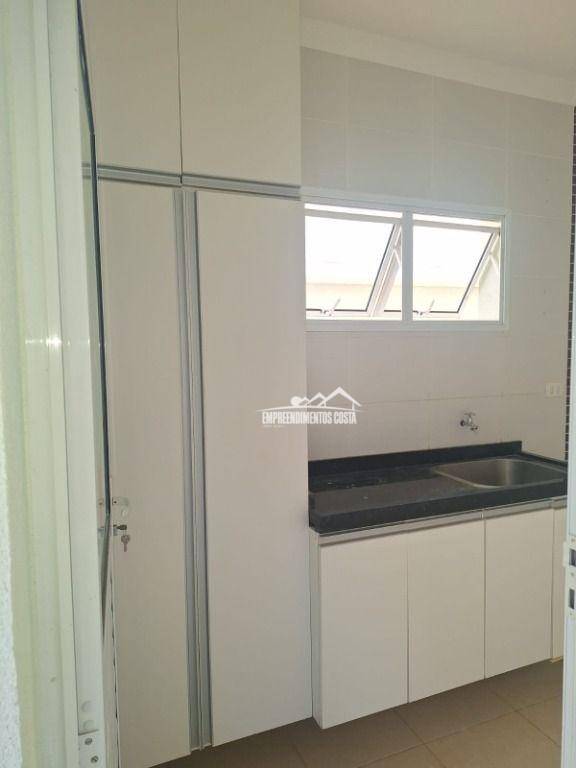 Casa à venda com 2 quartos, 206m² - Foto 8