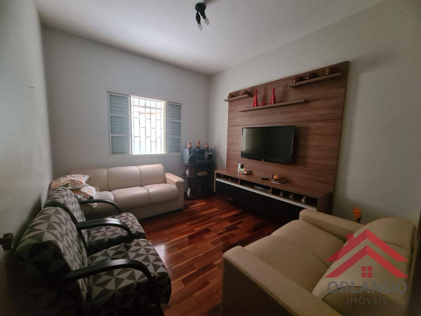 Casa à venda com 3 quartos, 210m² - Foto 1