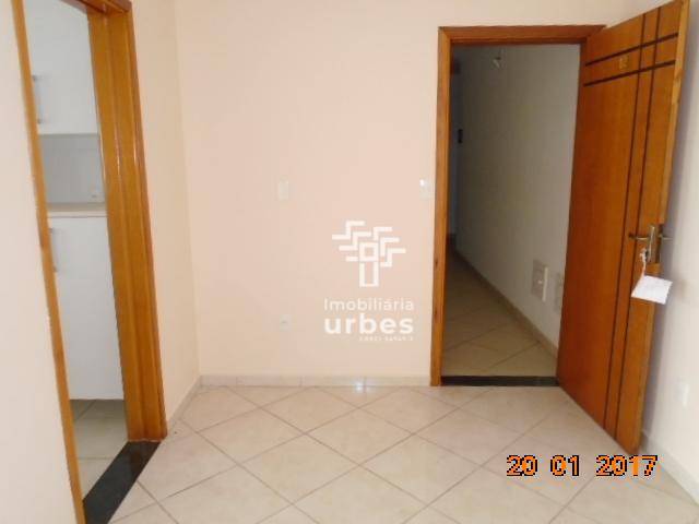 Apartamento à venda com 3 quartos, 75m² - Foto 2