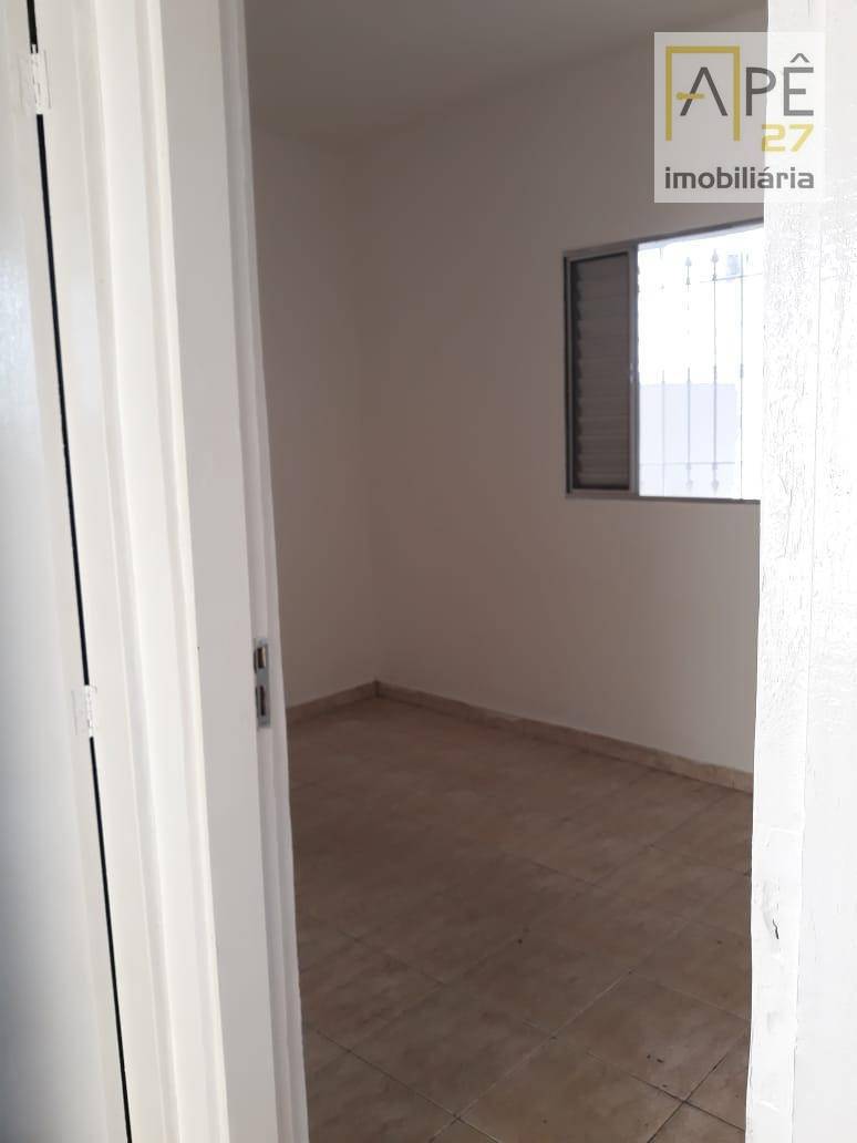 Casa à venda com 2 quartos, 100m² - Foto 3