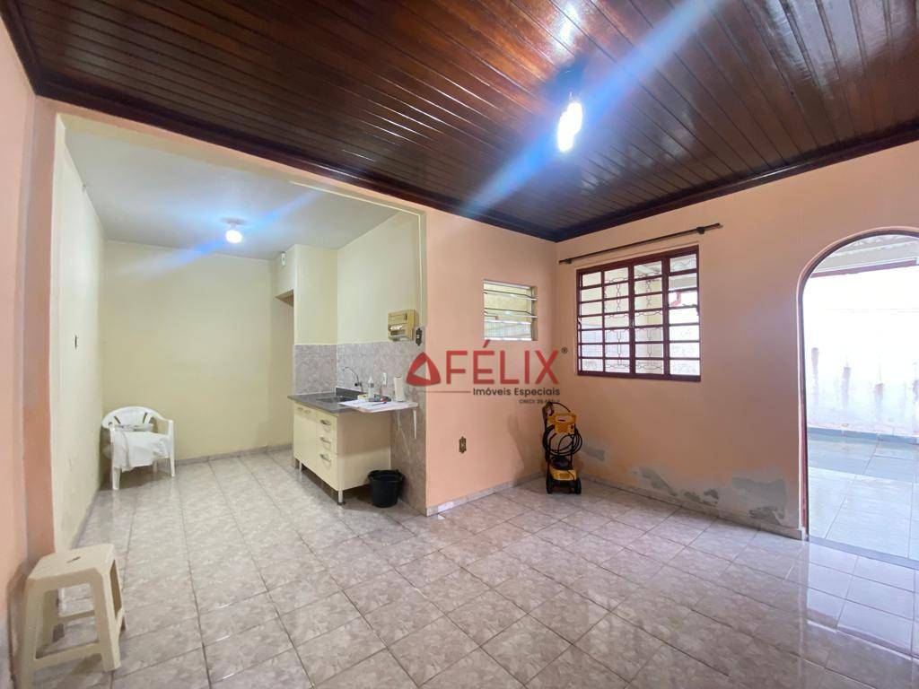 Casa à venda com 2 quartos, 155m² - Foto 2