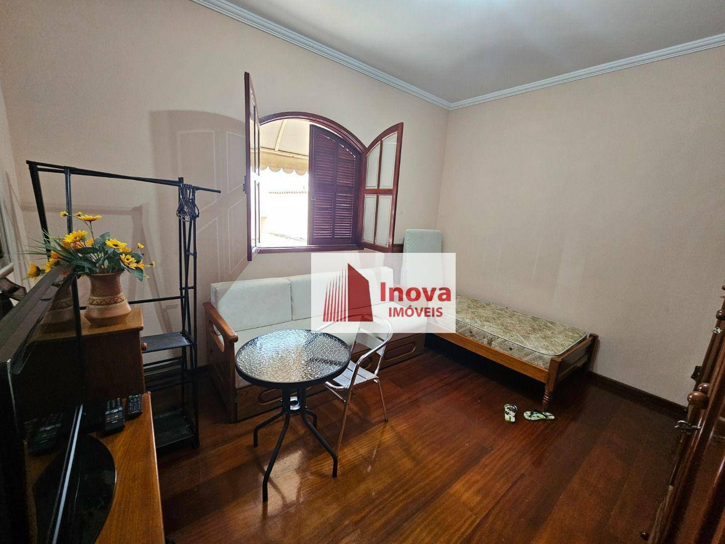 Casa para alugar com 4 quartos, 245m² - Foto 32