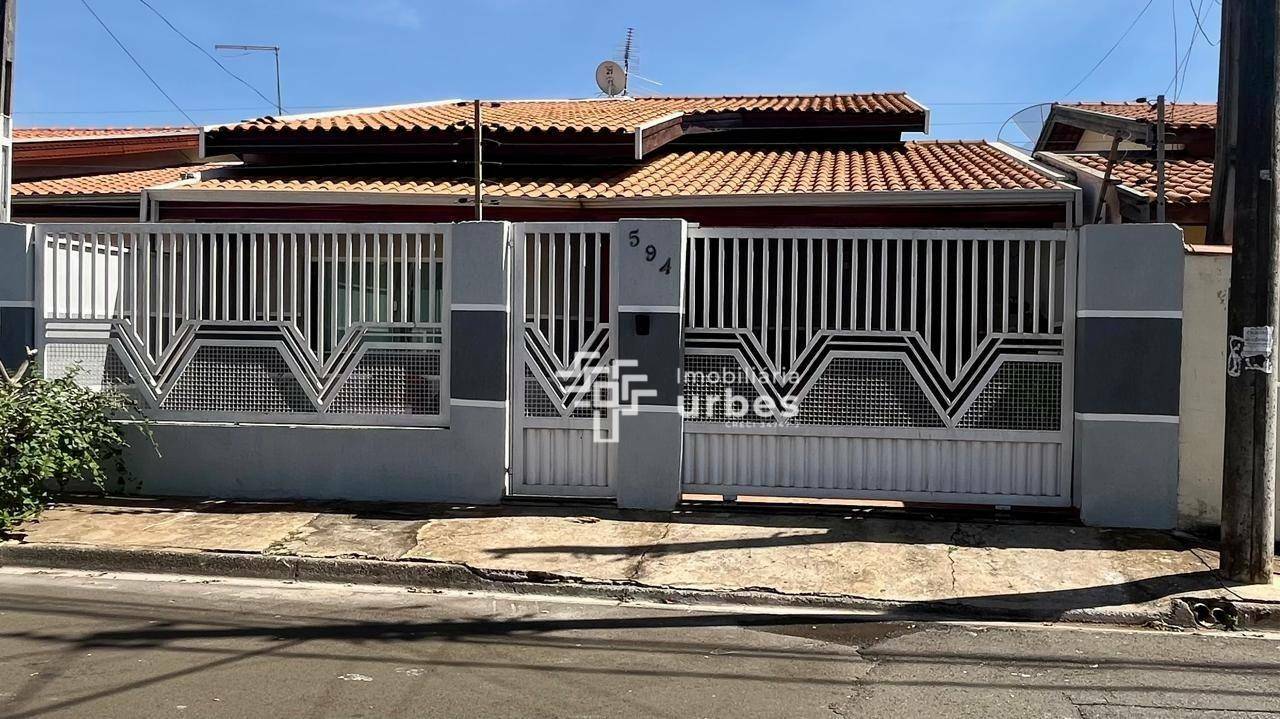 Casa à venda com 3 quartos, 132m² - Foto 1