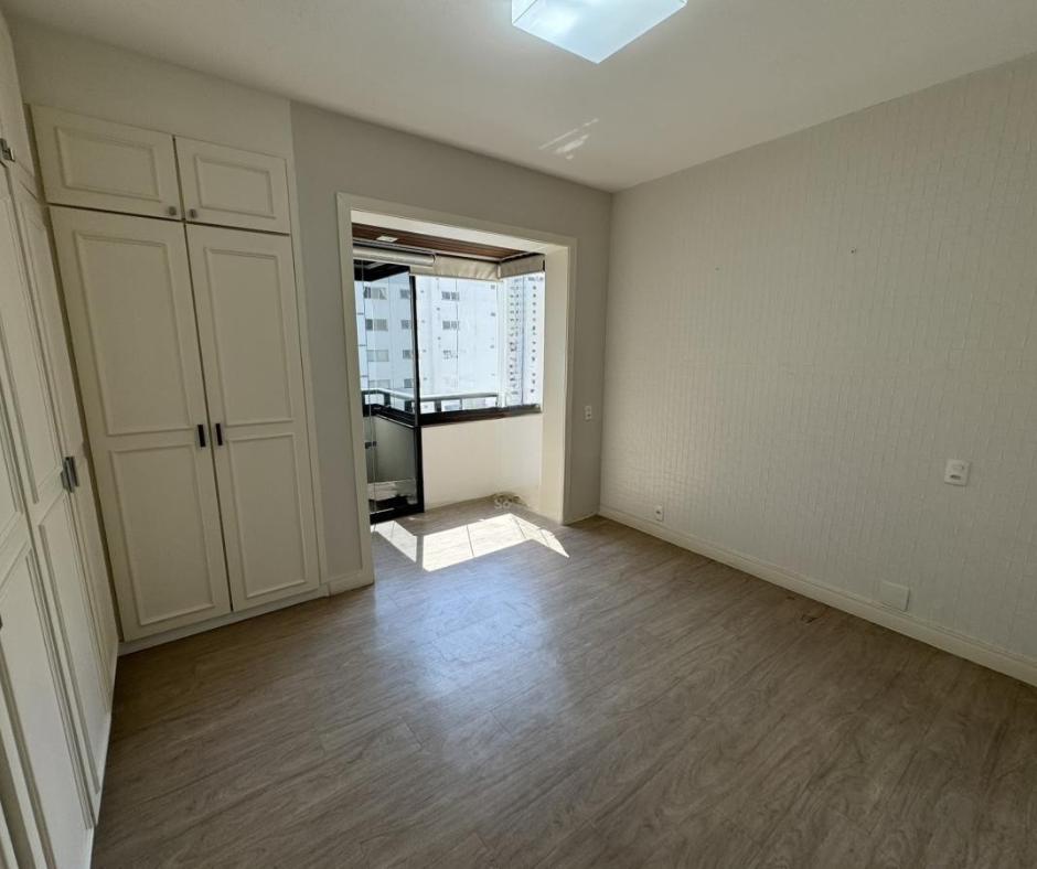 Apartamento à venda com 4 quartos, 226m² - Foto 21