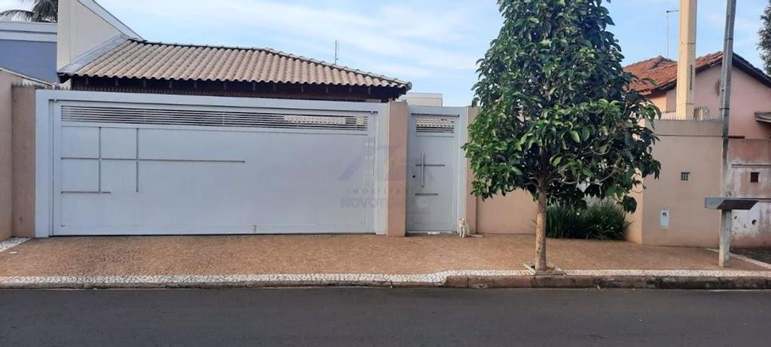 Casa à venda com 3 quartos, 200m² - Foto 1