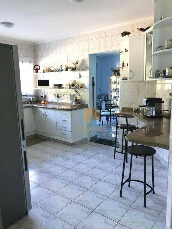 Casa à venda com 4 quartos, 338m² - Foto 8