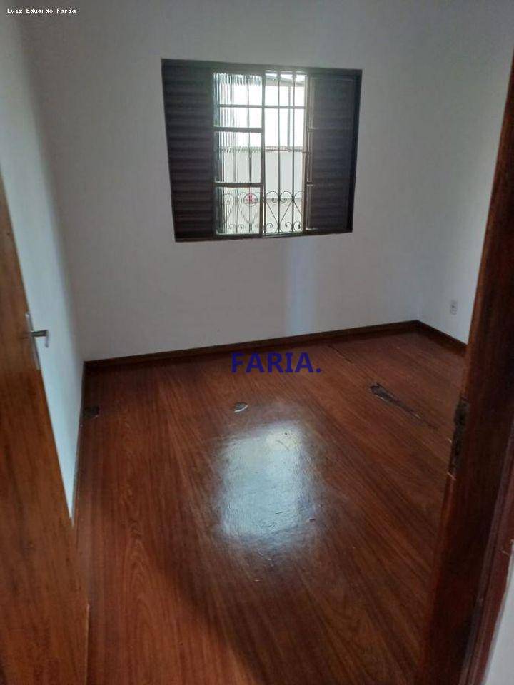 Casa à venda com 4 quartos, 131m² - Foto 9