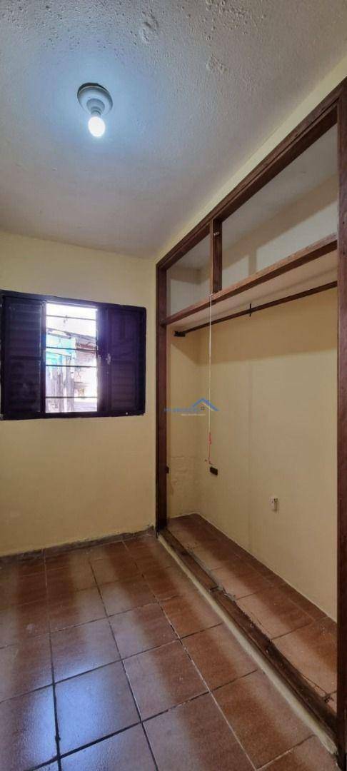 Casa à venda com 5 quartos, 200m² - Foto 11