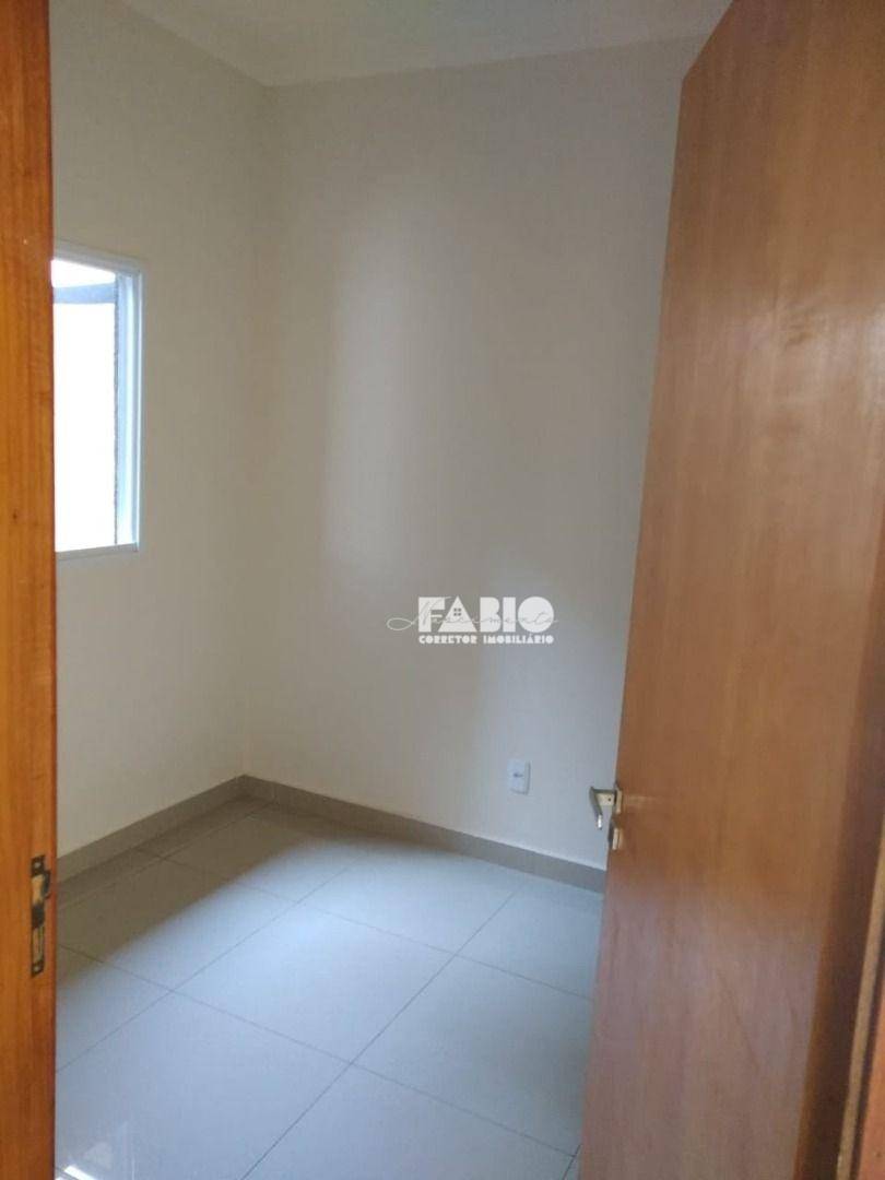 Casa à venda com 3 quartos, 90m² - Foto 2