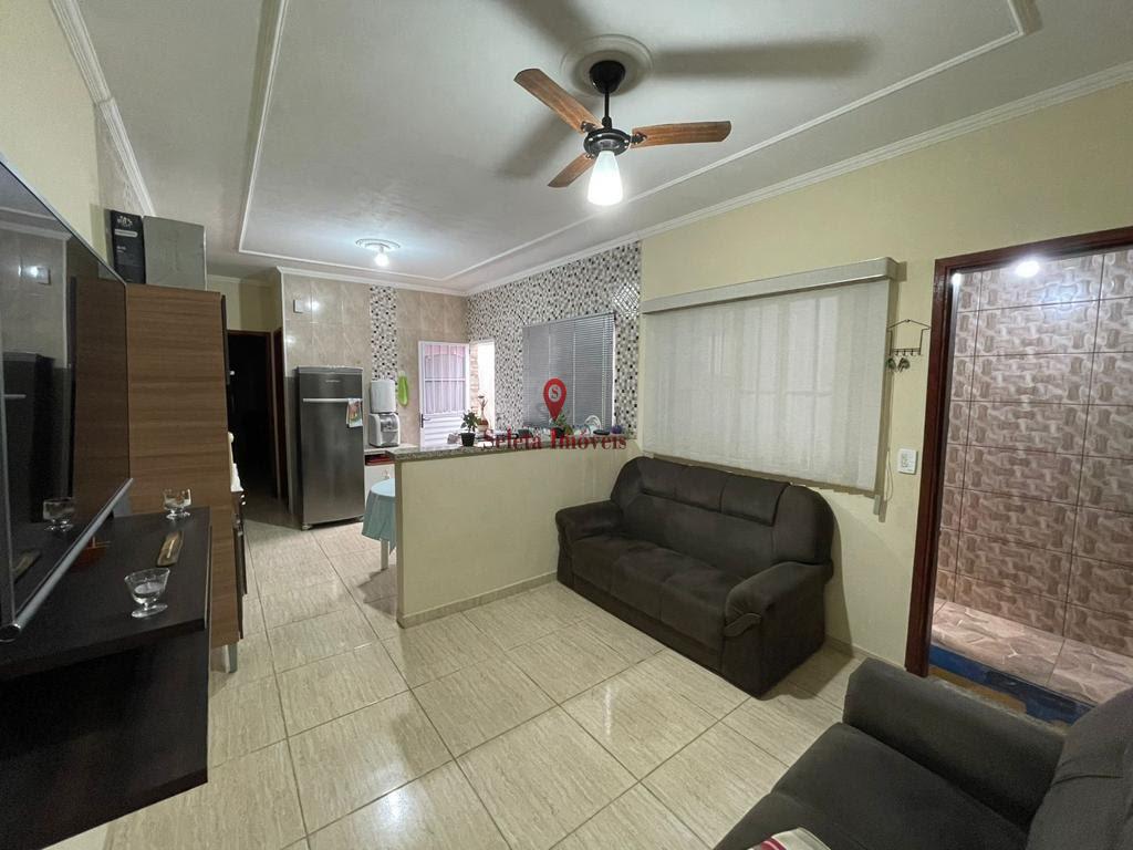 Casa à venda com 2 quartos, 90m² - Foto 4