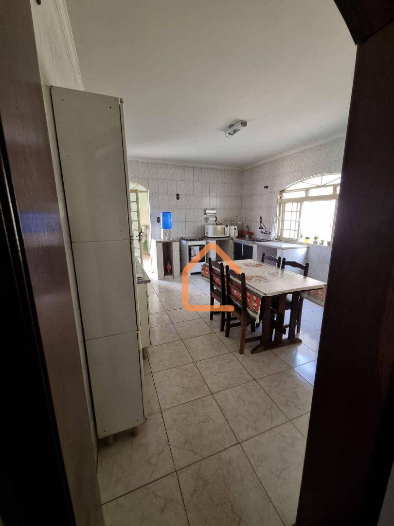 Casa, 4 quartos, 254 m² - Foto 3