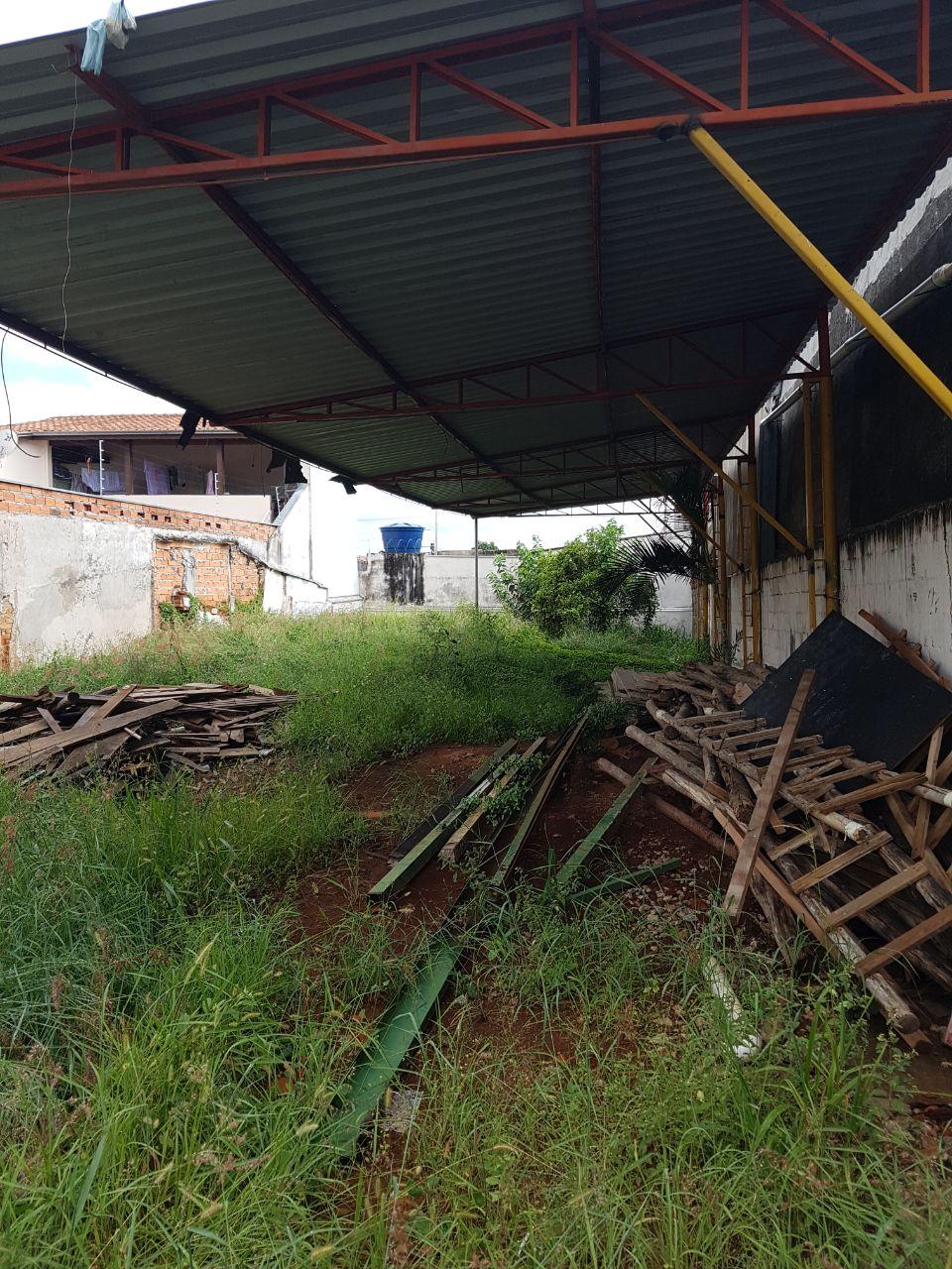 Terreno à venda e aluguel, 300m² - Foto 5