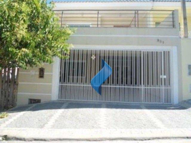 Casa à venda com 4 quartos, 200m² - Foto 1