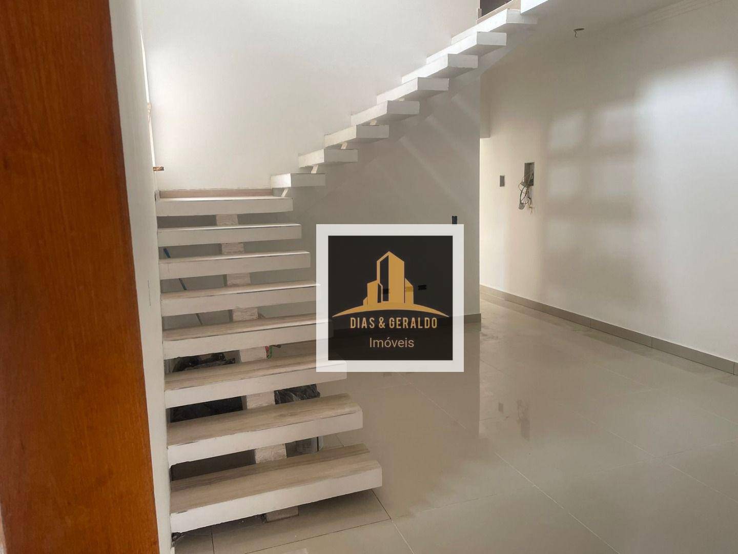 Sobrado à venda com 3 quartos, 245m² - Foto 2