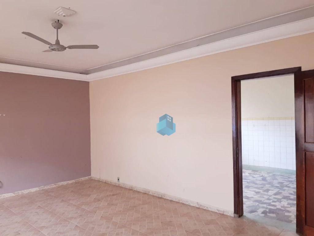 Casa para alugar com 3 quartos, 250m² - Foto 7