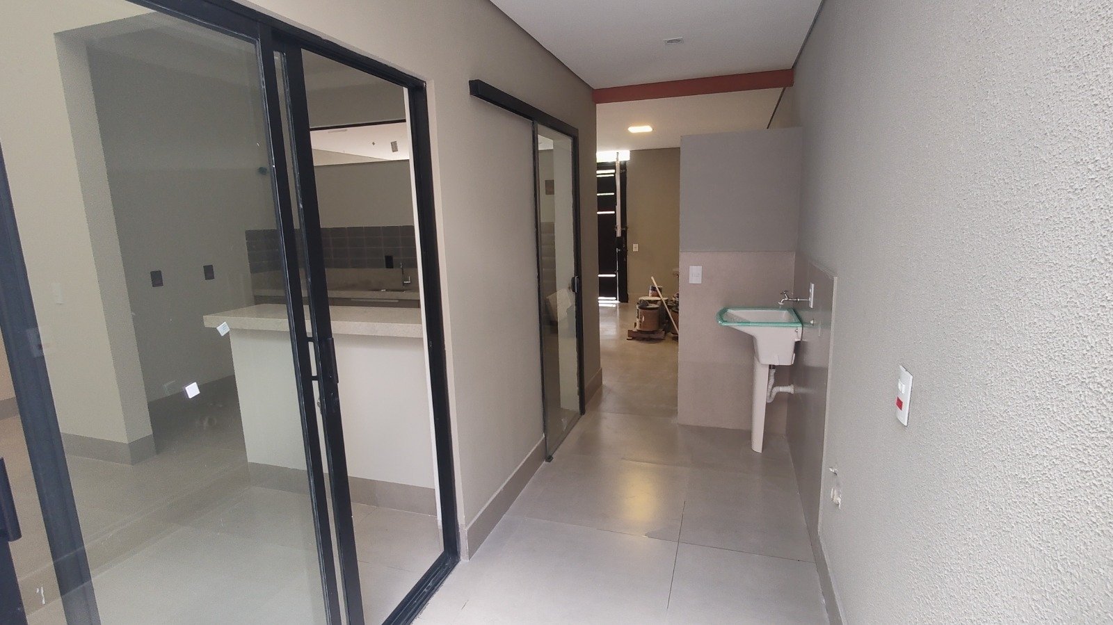 Casa à venda com 3 quartos, 102m² - Foto 2