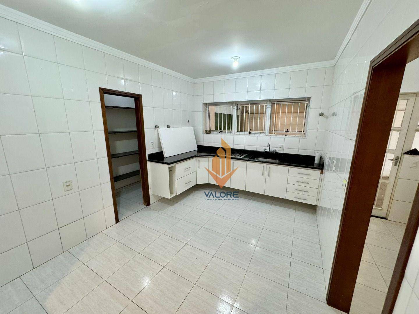 Casa à venda com 4 quartos, 300m² - Foto 15