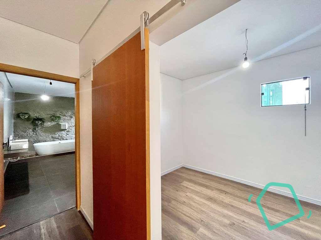 Casa de Condomínio à venda com 4 quartos, 400m² - Foto 24