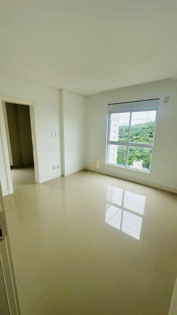 Apartamento à venda com 4 quartos, 149m² - Foto 11