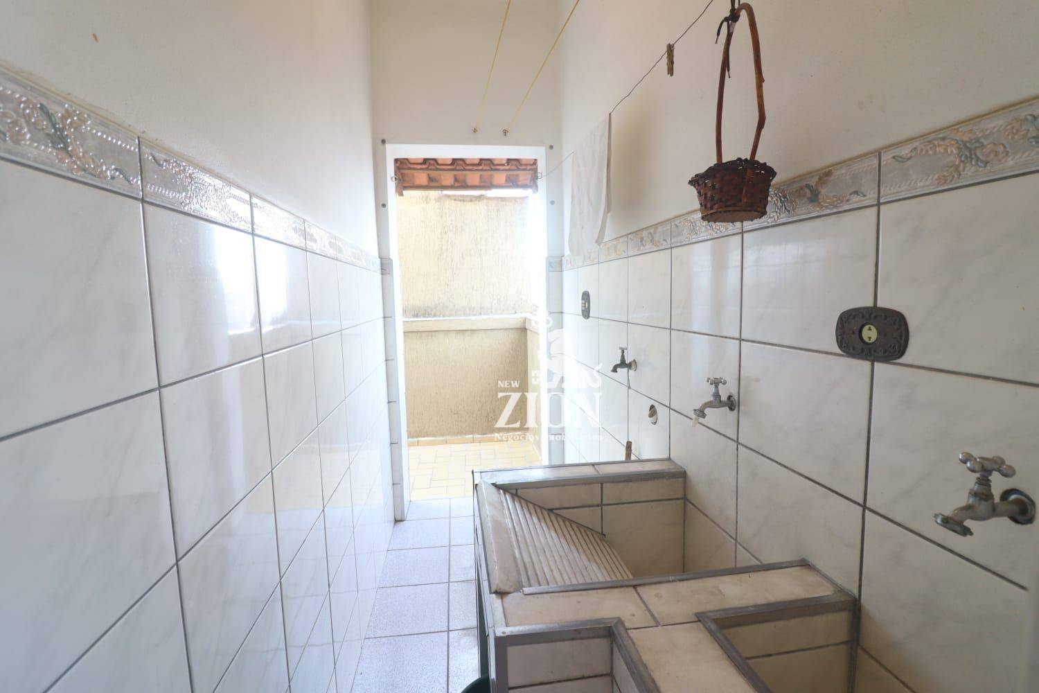 Casa à venda com 3 quartos, 250m² - Foto 11