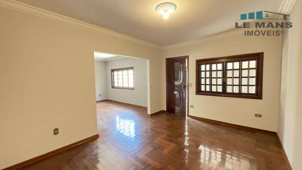 Casa à venda com 4 quartos, 135m² - Foto 1