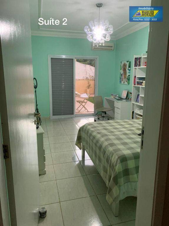 Casa à venda e aluguel com 3 quartos, 300m² - Foto 11