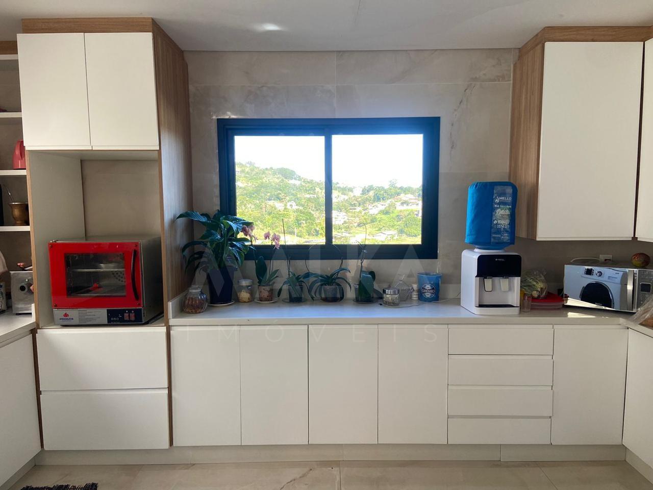Casa para alugar com 4 quartos, 270m² - Foto 11