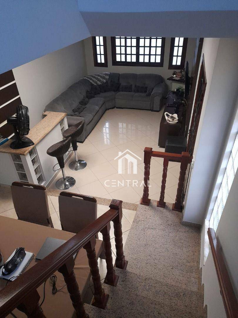 Casa, 3 quartos, 228 m² - Foto 1